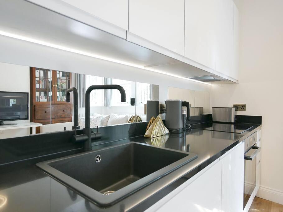 Newly Refurbished 2 Bed Apartment In Paddington Londýn Exteriér fotografie
